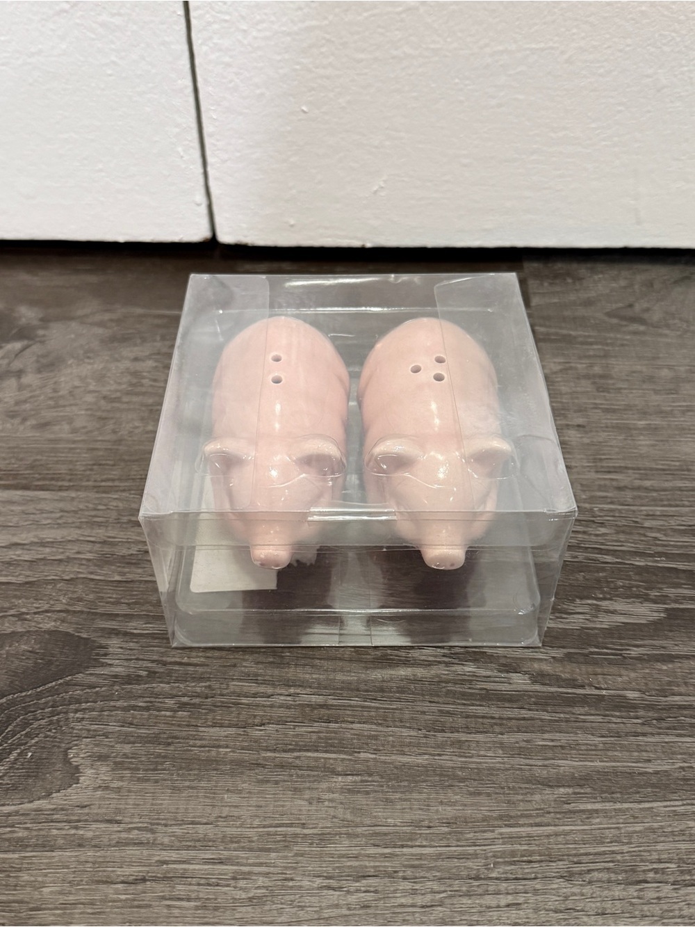 New in Box The Spring Shop Pig Ceramic Salt & Pepper Shakers
